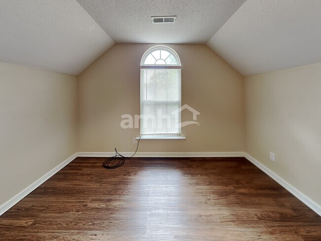 Building Photo - 18 North Orchard Farm Avenue