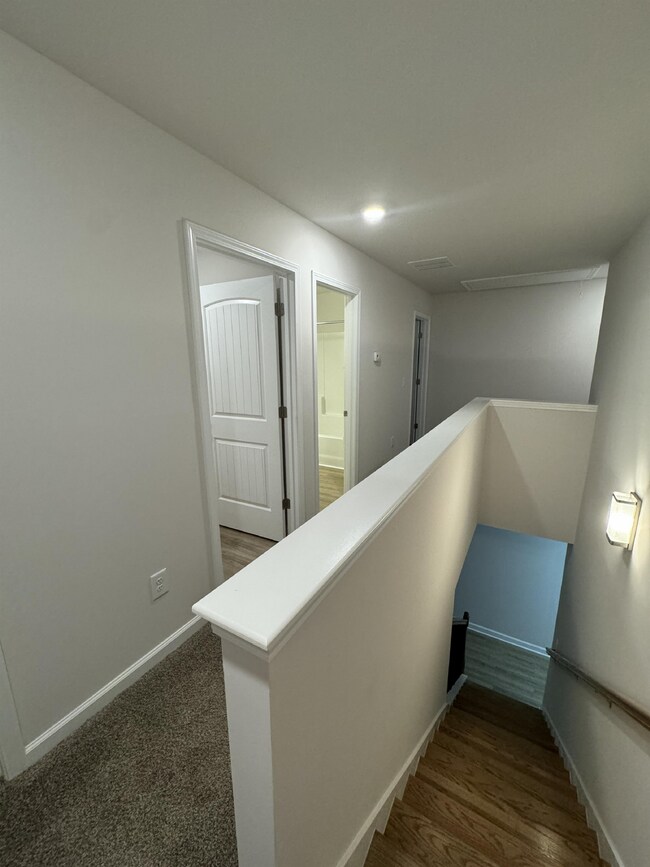Building Photo - LIKE NEW, 3 bed 2 bath Townhome in Lula!