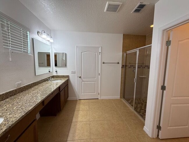 Building Photo - Spacious Groveland Home