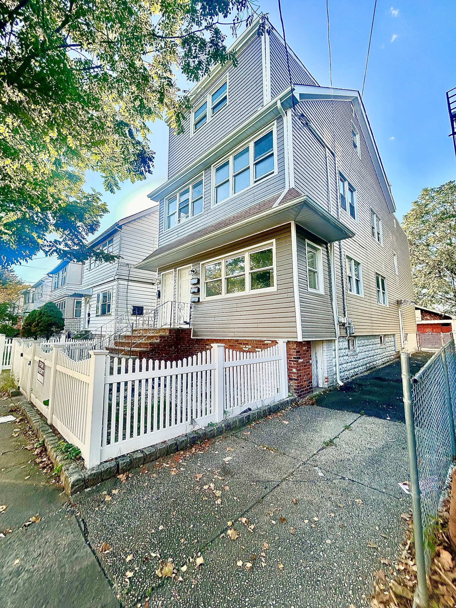Building Photo - 205 N 16th St
