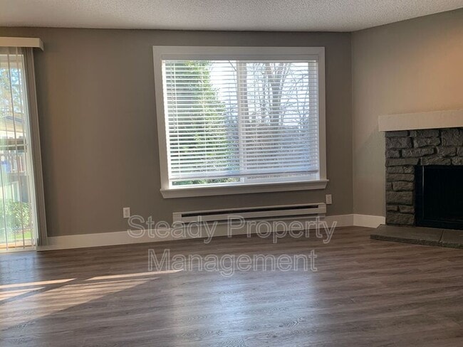 Building Photo - 1822 S 95th St