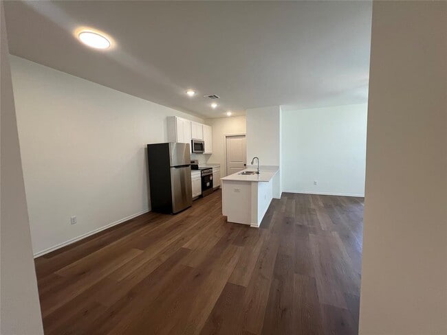 Building Photo - 302 Aaran Way