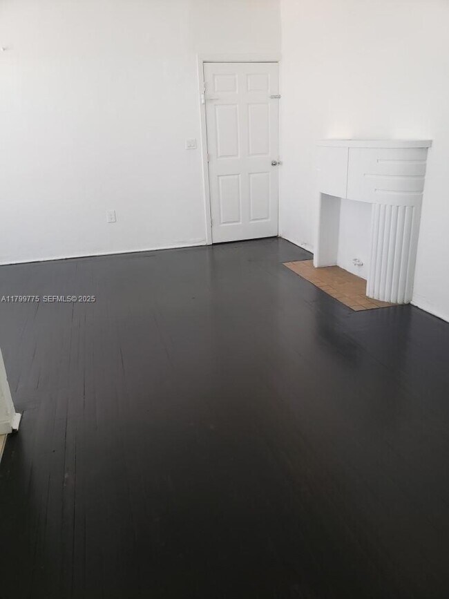 Building Photo - 1608 Drexel Ave