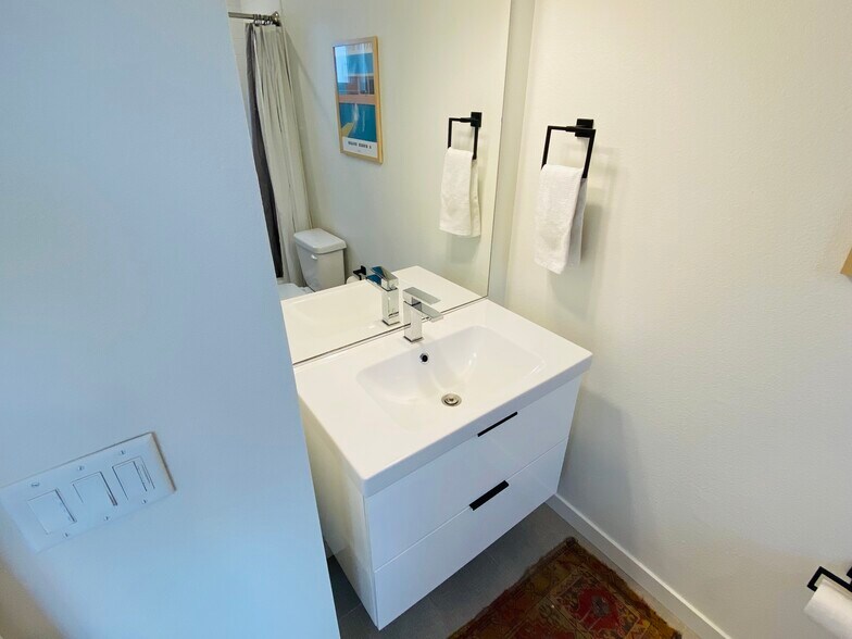 Building Photo - 3942 SE Gladstone St