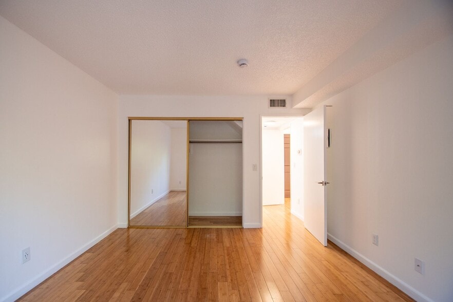 Building Photo - 12338 Oxnard St
