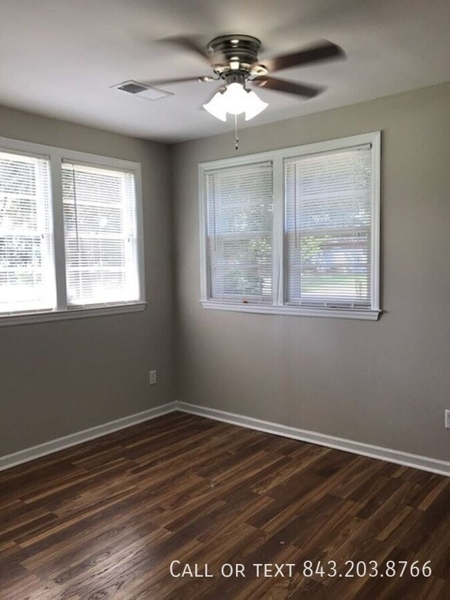 Building Photo - 4927 Lincrest Rd