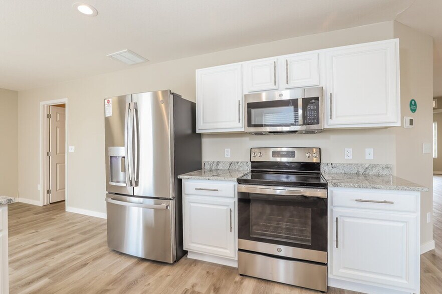 Building Photo - 485 River Way