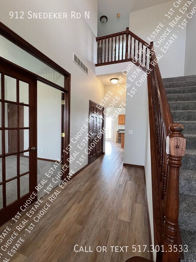 Building Photo - 912 Snedeker Rd N
