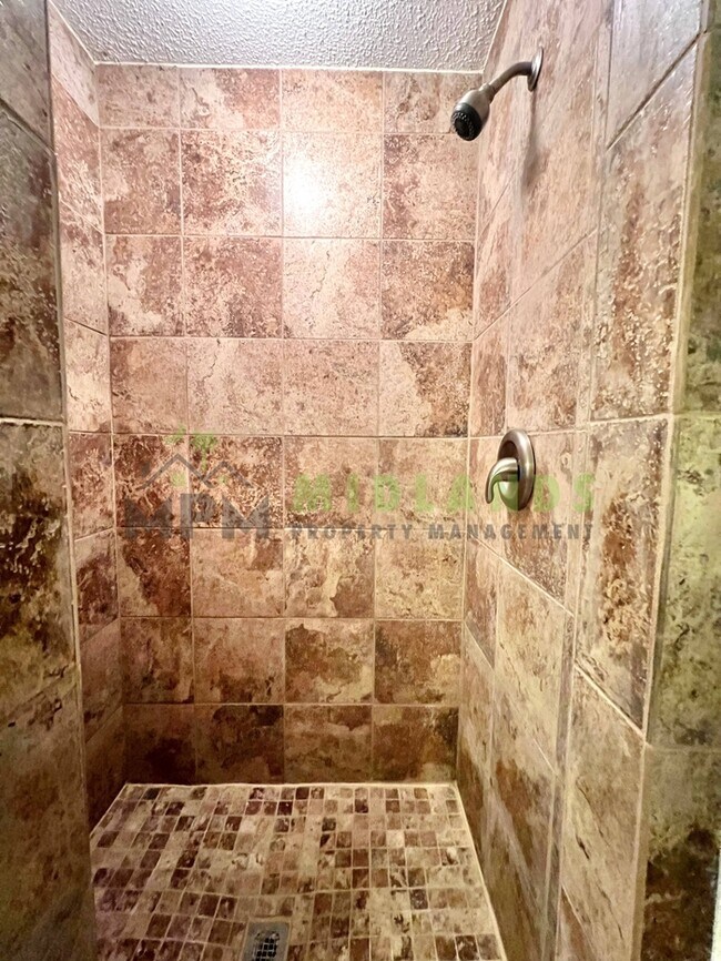 Building Photo - 201 Mariners Row