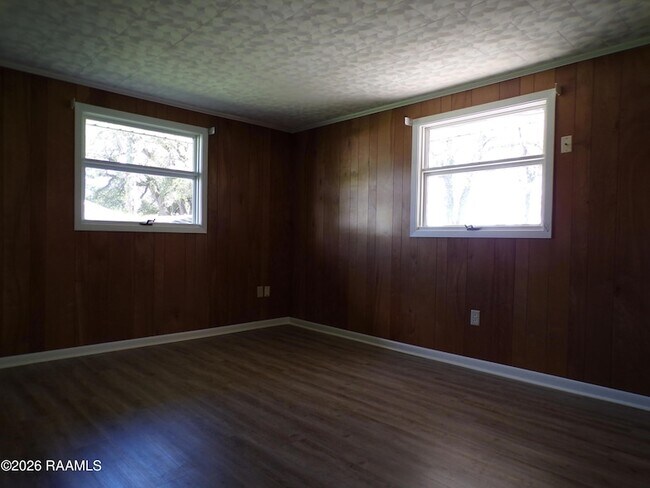 Building Photo - 208 Thoroughbred Dr