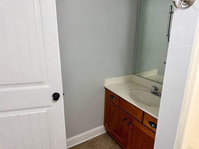 Building Photo - 4BR home close to downtown Watkinsville