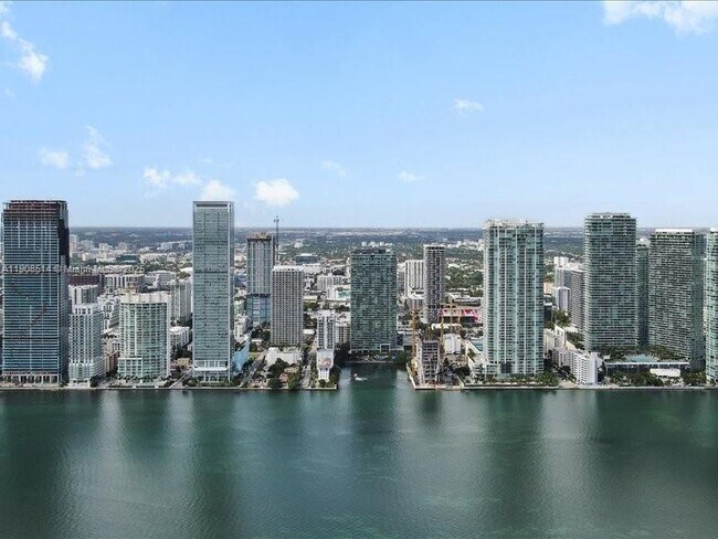 Building Photo - 460 NE 28th St