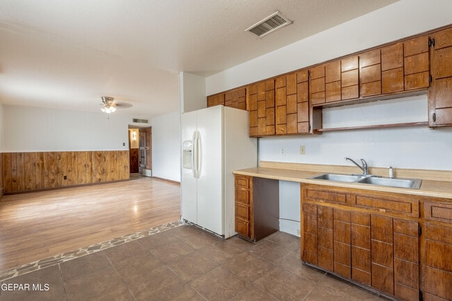 Building Photo - 921 Wier Ln