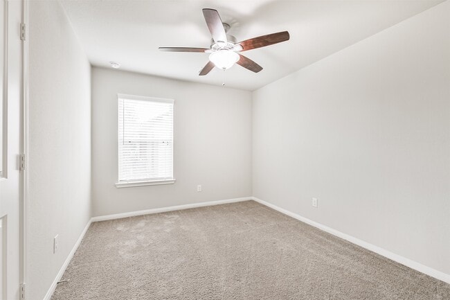 Building Photo - 419 Lazy Ln