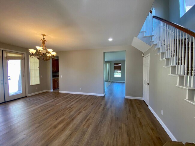Building Photo - Executive 5 BR Home With Pool RV Parking H...