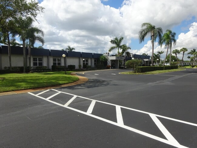 Building Photo - 2723 Emory Dr W