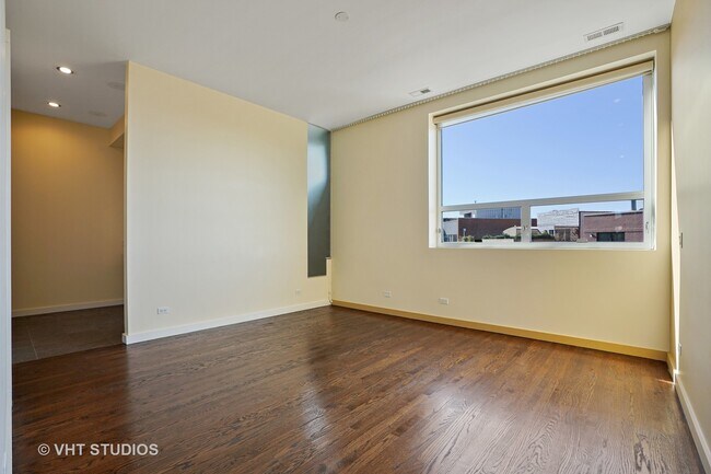 Building Photo - 1750 N Clybourn Ave