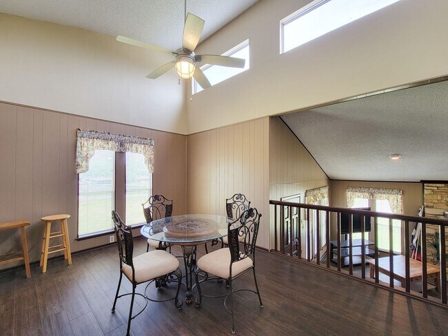 Building Photo - Extremely well maintained home. The second...