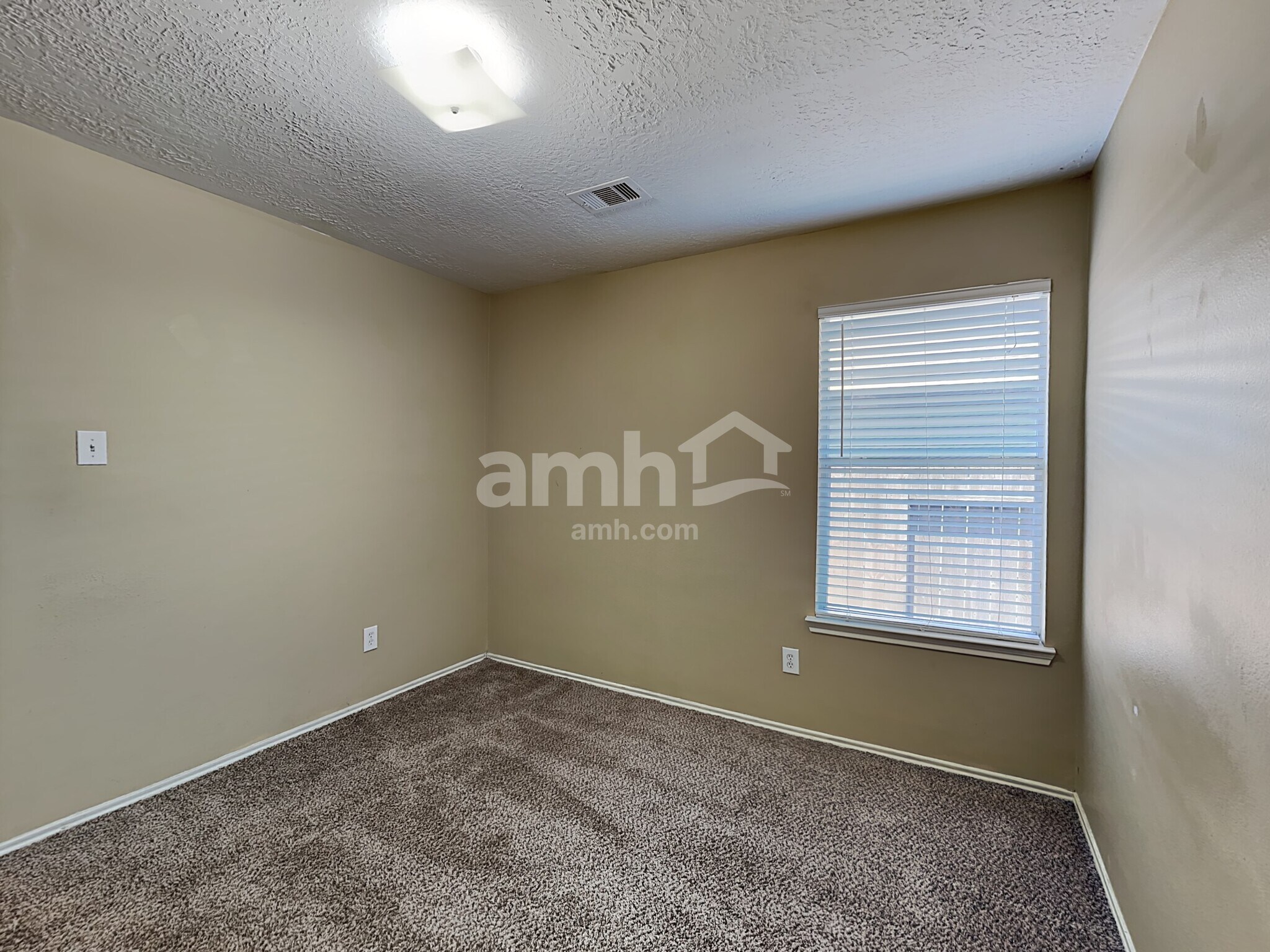 Building Photo - 9726 Gulfstream Dr