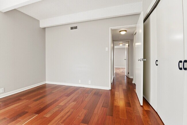 Building Photo - $2,240.95 - 2 Bed, 2 Bath Condo in Denver with Central AC!