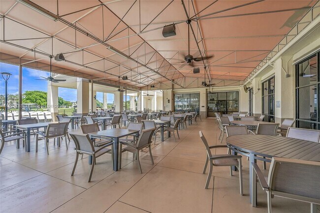 Building Photo - 1604 Abaco Dr