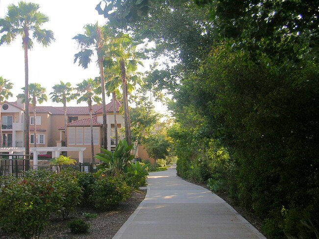 Building Photo - 1950 Camino de la Reina