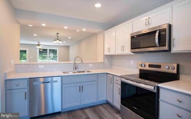 Building Photo - 31 W Duck St