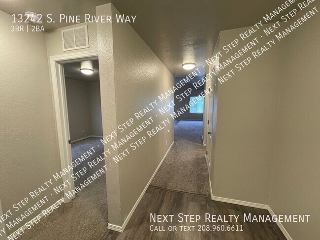 Building Photo - 13242 S Pine River Way