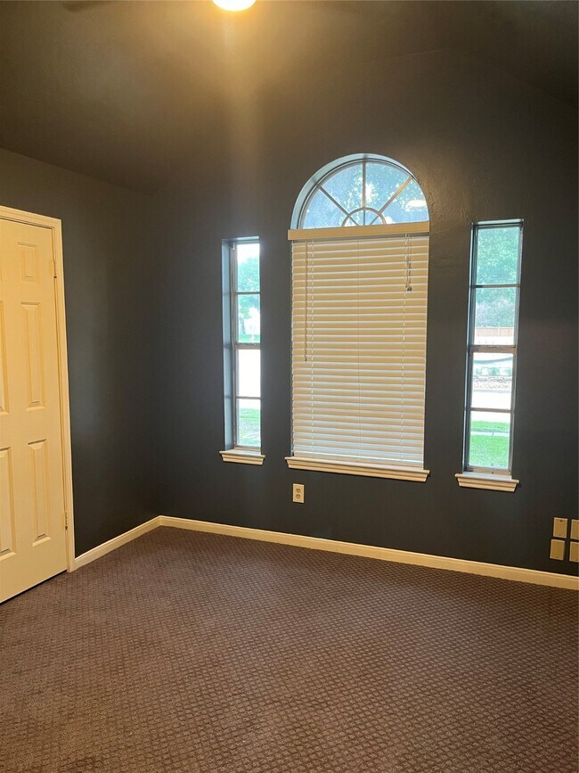 Building Photo - 11302 Meadowchase Dr