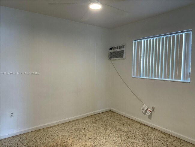 Building Photo - 320 W 10th St