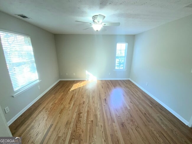 Building Photo - 27 Montgomery St NE