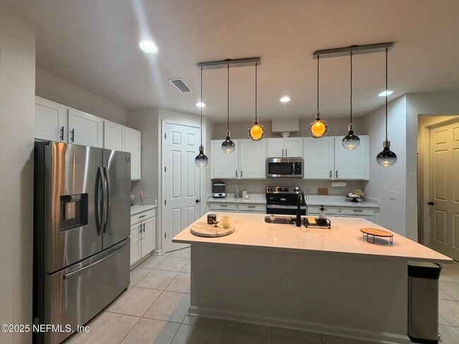 Building Photo - 2977 Alpin Dr