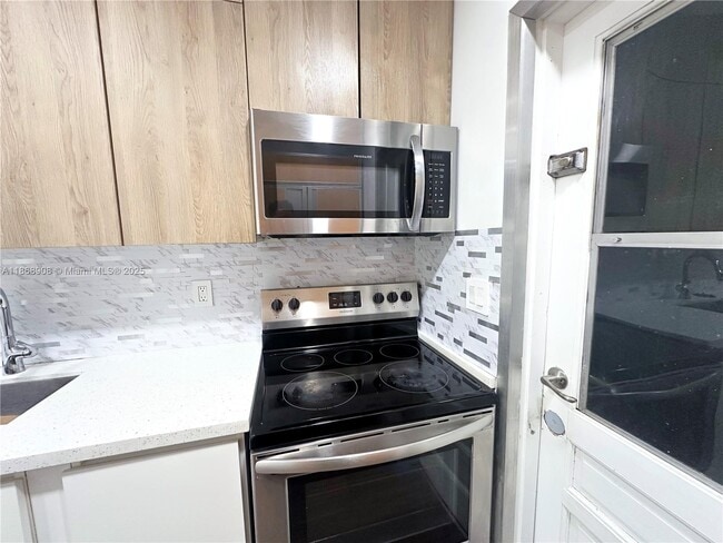 Building Photo - 16450 NW 23rd Ct