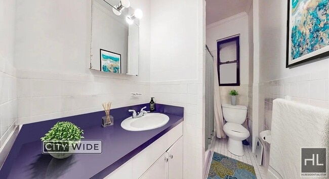 Building Photo - 4 BED WITH IN-UNIT LAUNDRY + ELEVATOR BUIL...