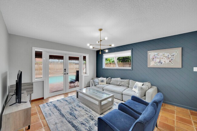 Building Photo - 1518 N Yale Dr