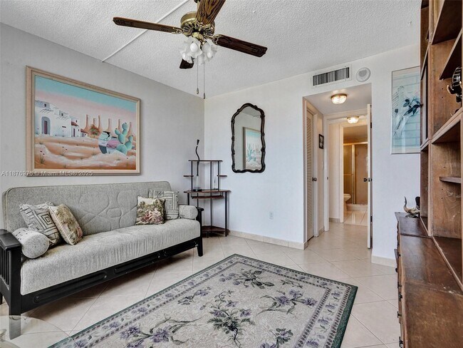 Building Photo - 1833 S Ocean Dr