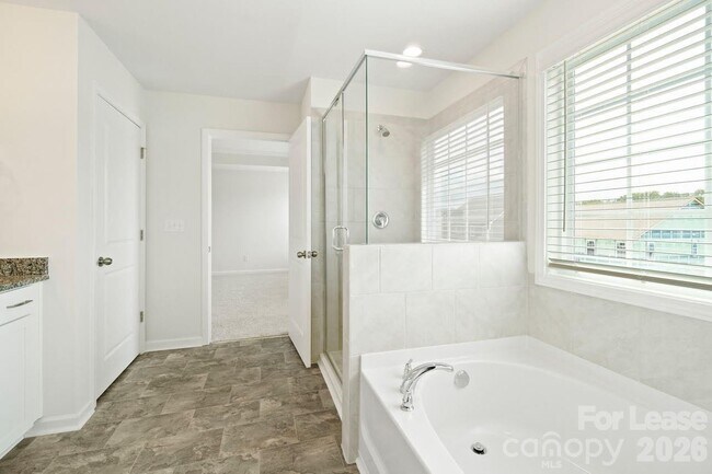 Building Photo - 1024 Arbury Way