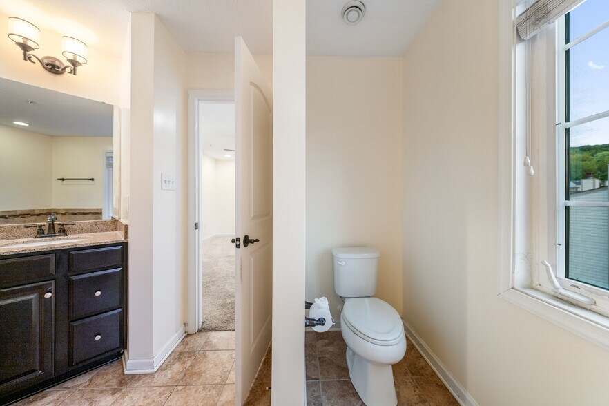 Building Photo - 3114 Raintree Dr