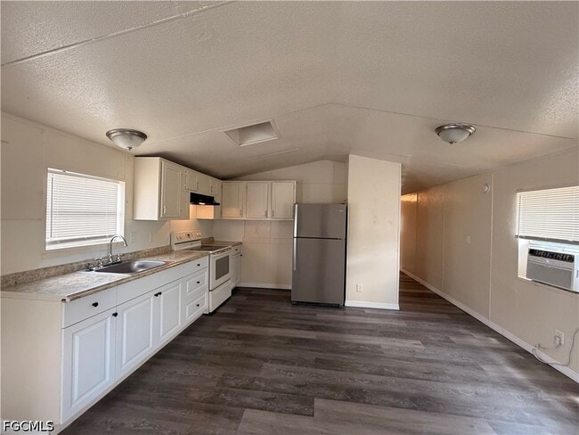 Building Photo - 8409 Grady Dr