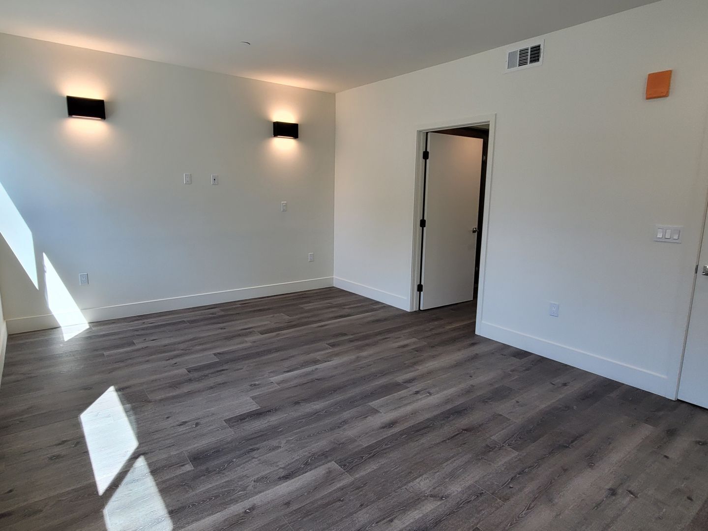 Building Photo - 862 Moraga Dr