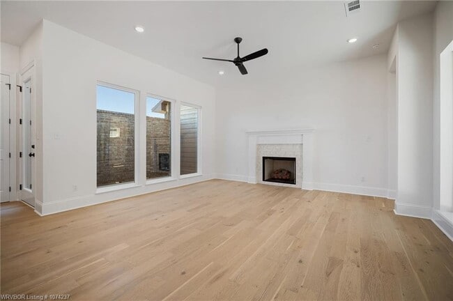 Building Photo - 7627 Woodbine Ln