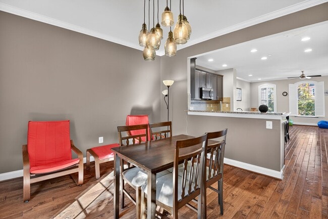 Building Photo - 7902 Yellowstone Way