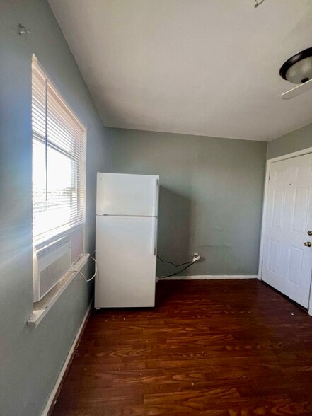 Building Photo - 2248 Riverview Dr