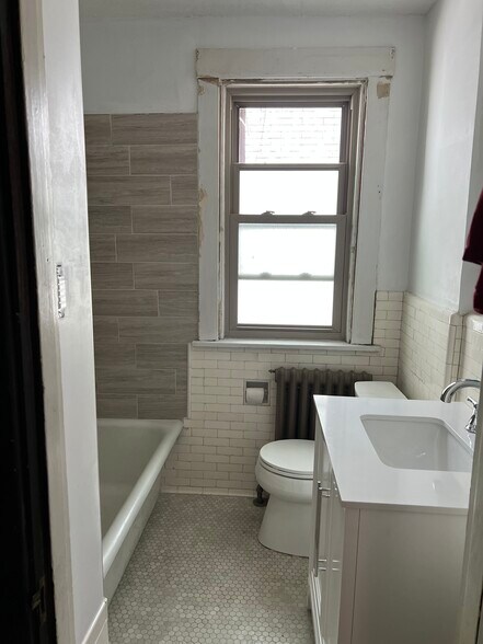 Bathroom - 382 S Winebiddle St