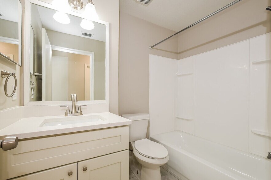 Building Photo - 9710 Red Clover Ave