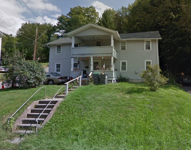 Building Photo - 724 Church St