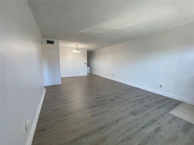 Building Photo - 2359 Finlandia Ln