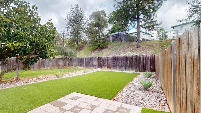 Building Photo - 6023 Severin Dr