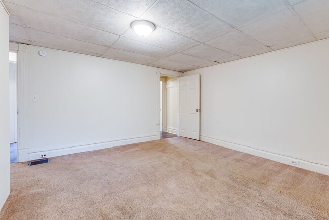 Building Photo - Available August 2026 - 3 Bedroom Home w/ Central AC & Spacious Yard!