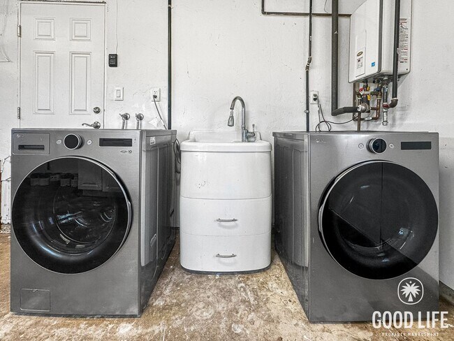 Building Photo - Inviting 3B/1BA Home in Imperial Beach with Patio, Driveway Parking and Coastal Proximity